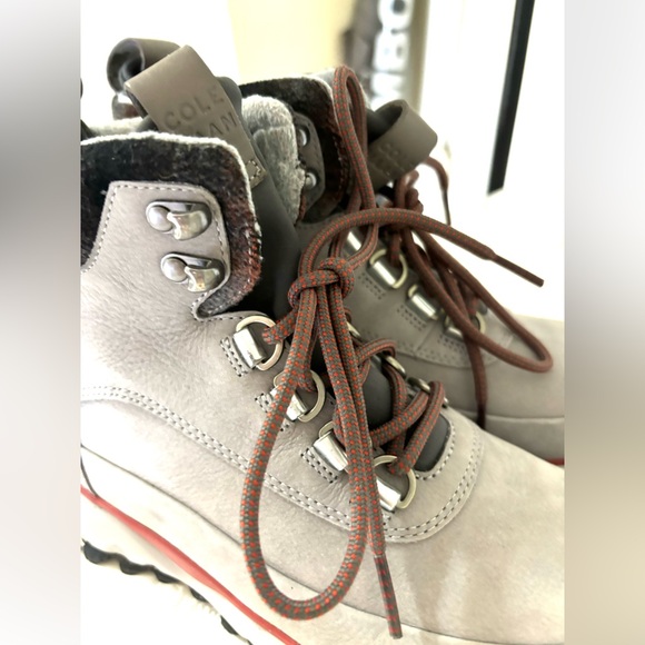 MAKE AN OFFER! COLE HAAN HIKING WINTER BOOTS-worn once! - Picture 3 of 5